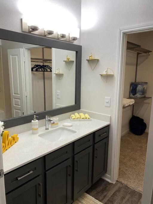 Your Warm Spacious Unit With Pool - Medical Center هيوستن المظهر الخارجي الصورة